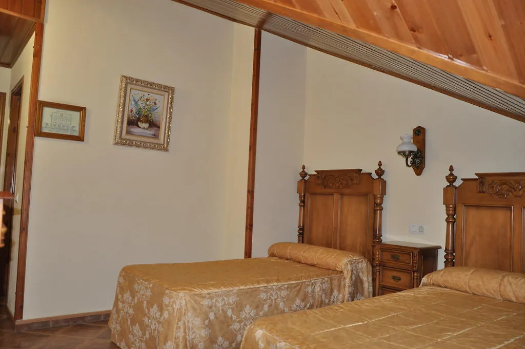 Hostal La Font Os de Civís Maison d'hôtes