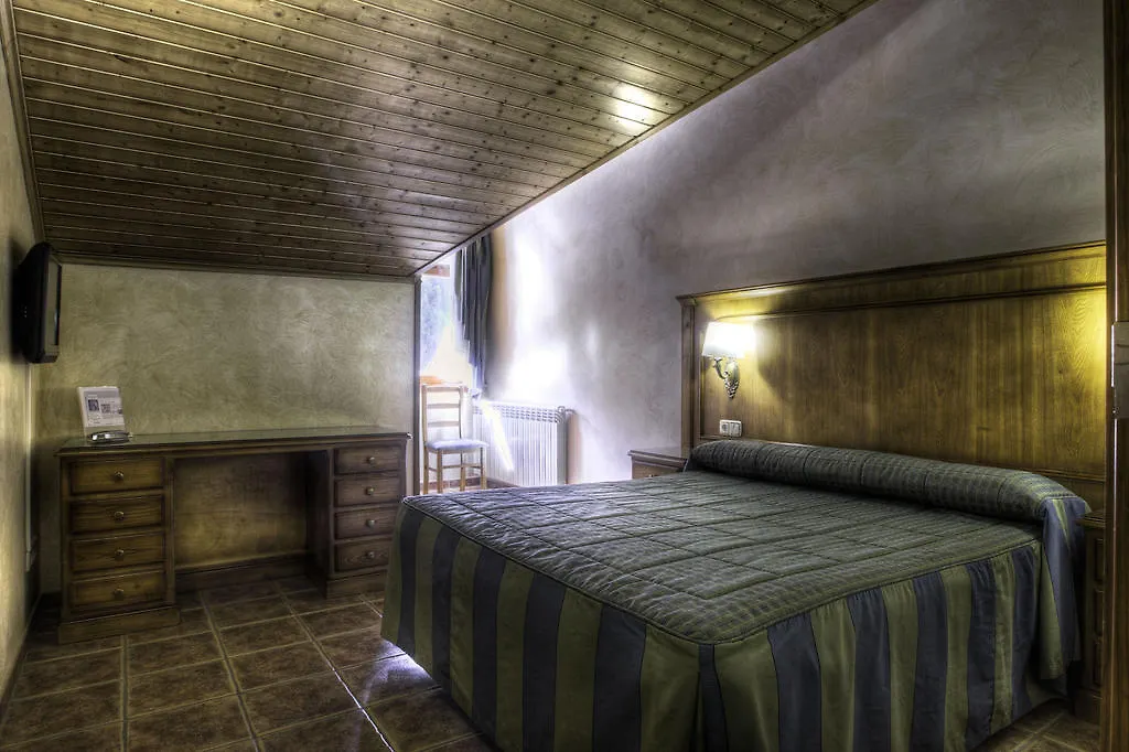 Hostal La Font Os de Civís Maison d'hôtes